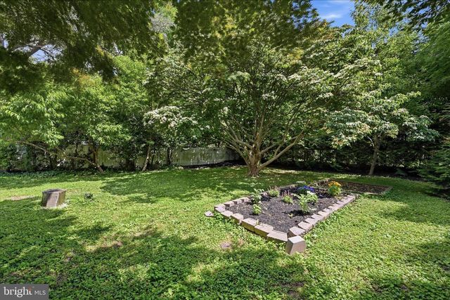 242 ELIZABETH DR, Lancaster, PA 17601