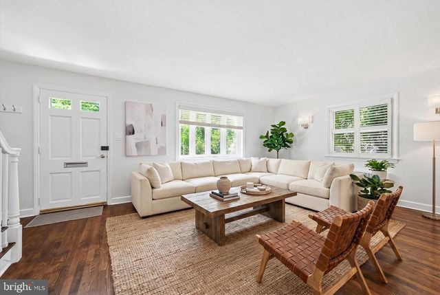 242 ELIZABETH DR, Lancaster, PA 17601