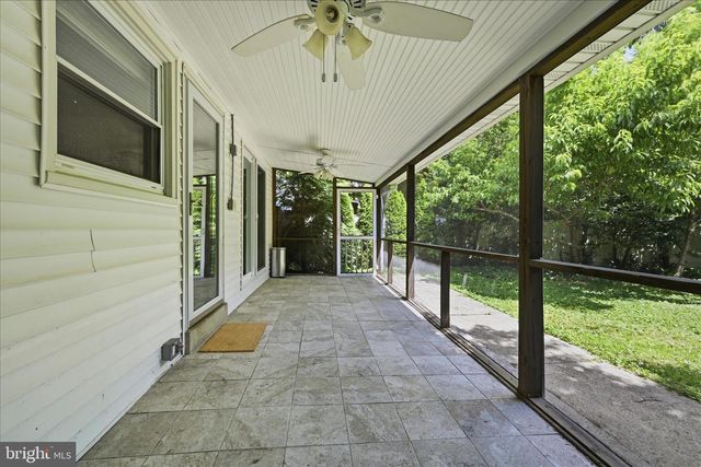 242 ELIZABETH DR, Lancaster, PA 17601