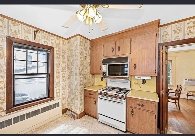 2084 Washington St, Newton, MA 02462
