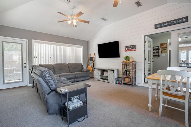 1084 Blvd De La Parisienne, Mary Esther, FL 32569