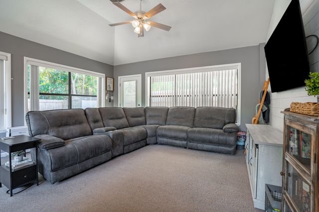 1084 Blvd De La Parisienne, Mary Esther, FL 32569