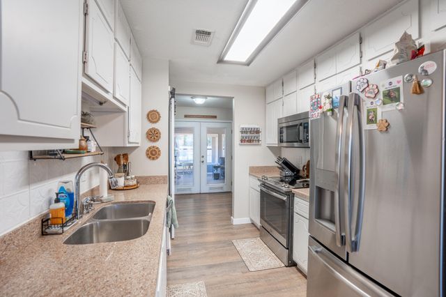 1084 Blvd De La Parisienne, Mary Esther, FL 32569