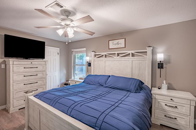 1084 Blvd De La Parisienne, Mary Esther, FL 32569