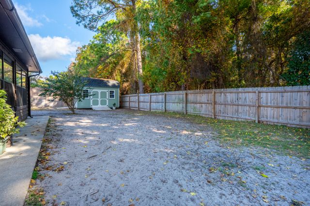 1084 Blvd De La Parisienne, Mary Esther, FL 32569