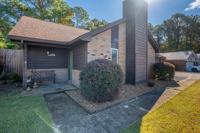 1084 Blvd De La Parisienne, Mary Esther, FL 32569