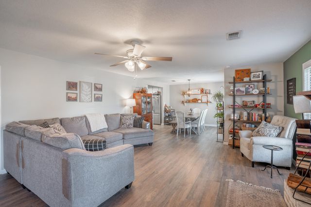 1084 Blvd De La Parisienne, Mary Esther, FL 32569