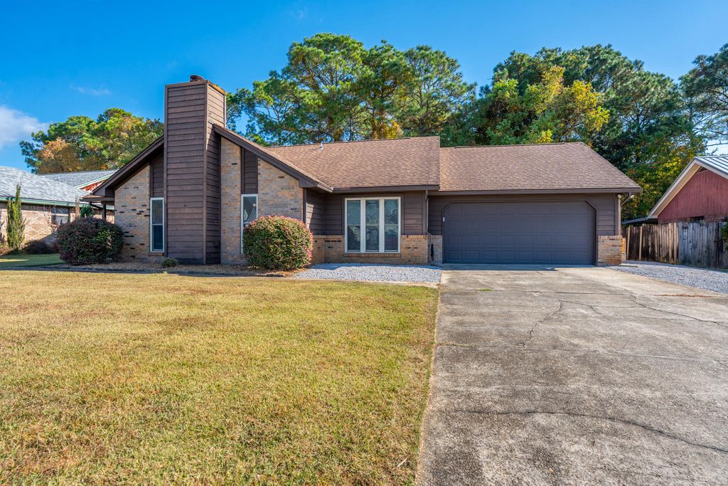 1084 Blvd De La Parisienne, Mary Esther, FL 32569