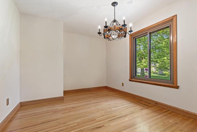 975 Yuma Lane N, Plymouth, MN 55447
