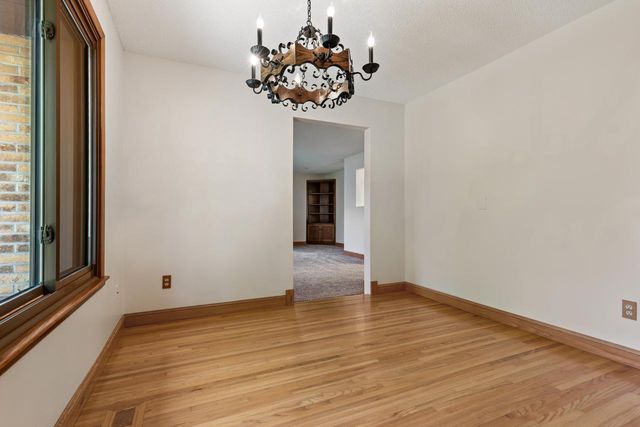 975 Yuma Lane N, Plymouth, MN 55447