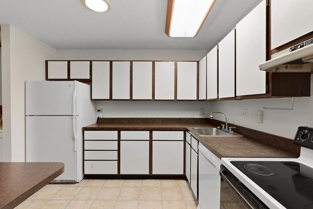 975 Yuma Lane N, Plymouth, MN 55447