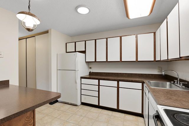 975 Yuma Lane N, Plymouth, MN 55447