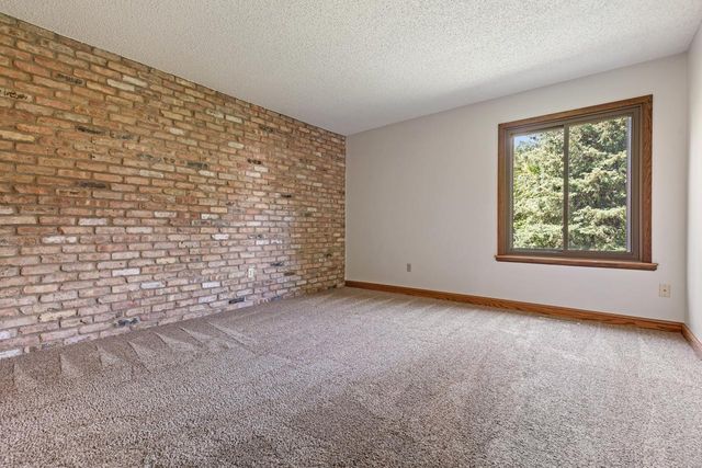 975 Yuma Lane N, Plymouth, MN 55447