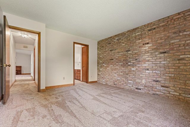 975 Yuma Lane N, Plymouth, MN 55447