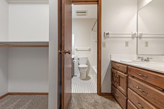 975 Yuma Lane N, Plymouth, MN 55447
