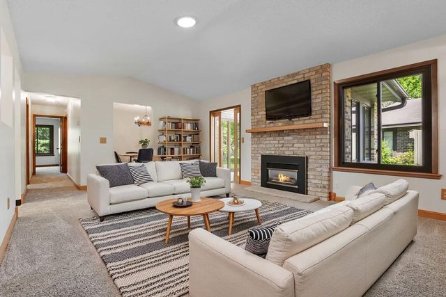 975 Yuma Lane N, Plymouth, MN 55447