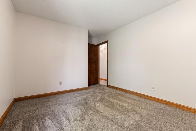 975 Yuma Lane N, Plymouth, MN 55447