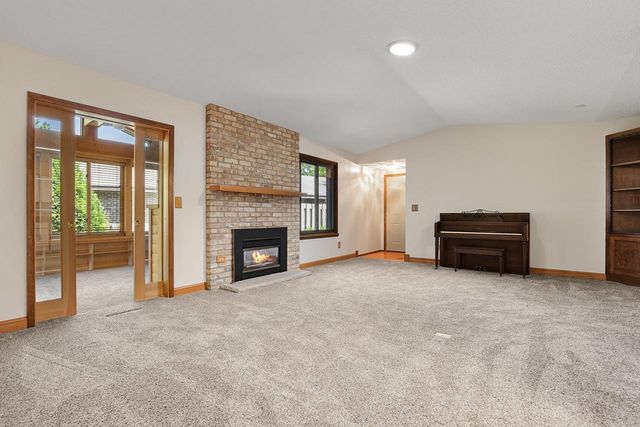 975 Yuma Lane N, Plymouth, MN 55447