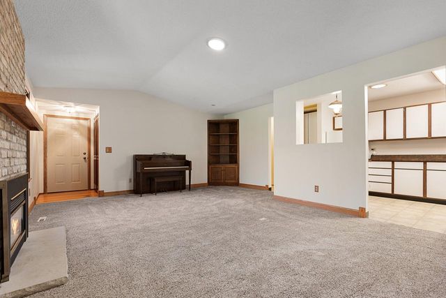 975 Yuma Lane N, Plymouth, MN 55447