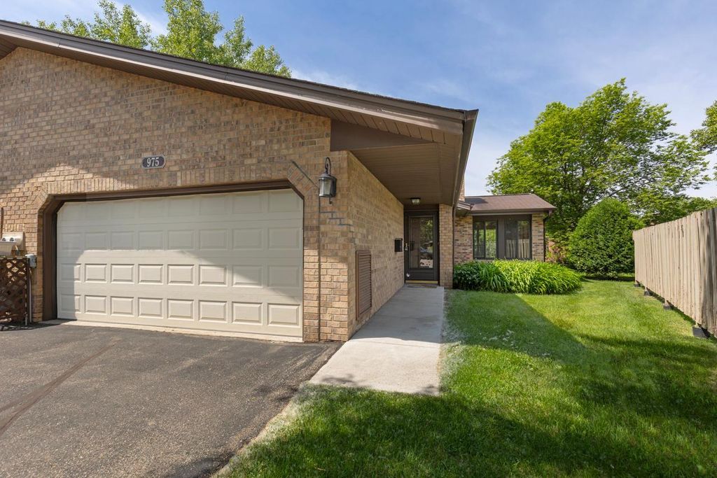 975 Yuma Lane N, Plymouth, MN 55447