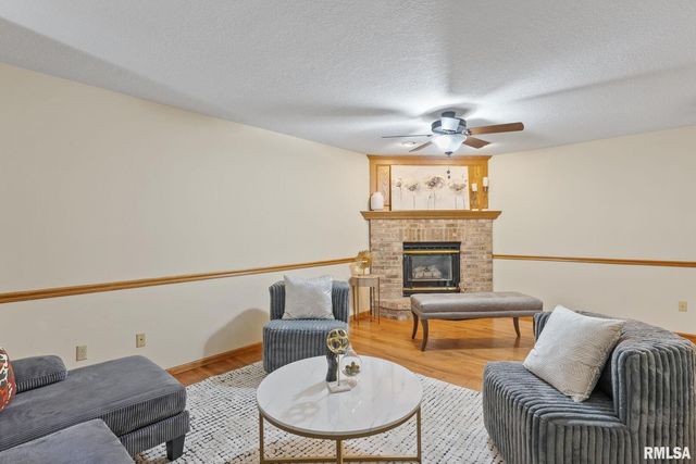 306 13TH Avenue, De Witt, IA 52742