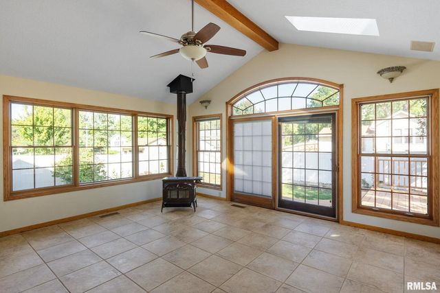 306 13TH Avenue, De Witt, IA 52742