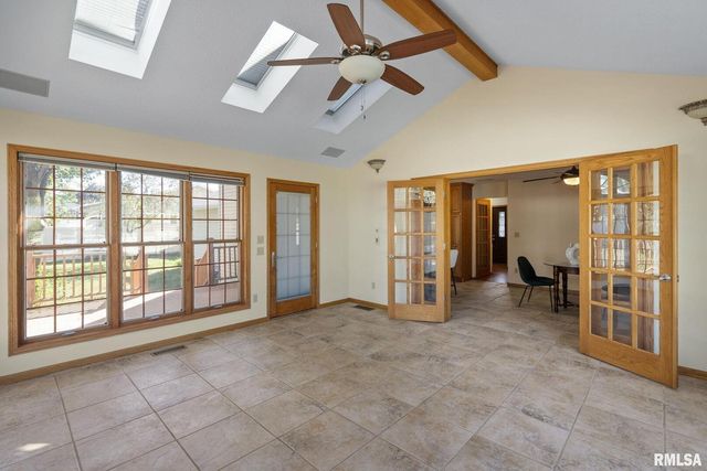 306 13TH Avenue, De Witt, IA 52742