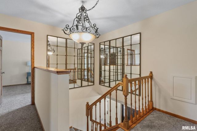 306 13TH Avenue, De Witt, IA 52742