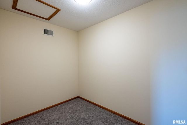 306 13TH Avenue, De Witt, IA 52742