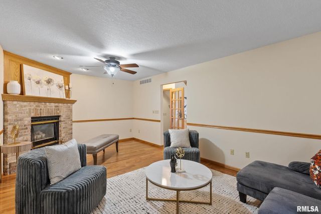 306 13TH Avenue, De Witt, IA 52742