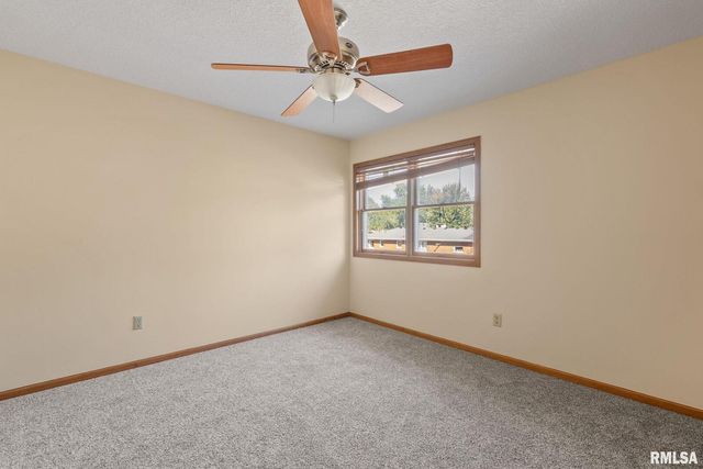 306 13TH Avenue, De Witt, IA 52742