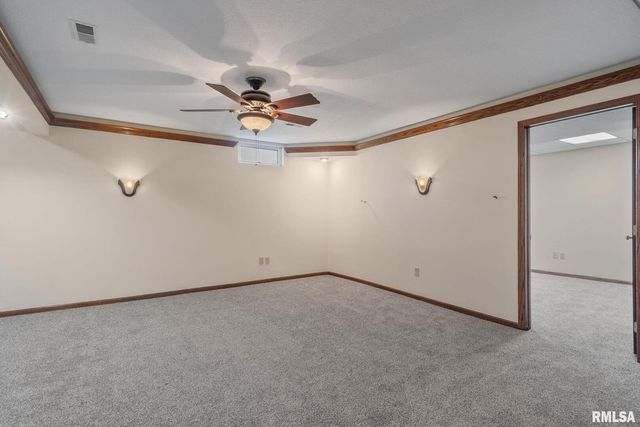 306 13TH Avenue, De Witt, IA 52742