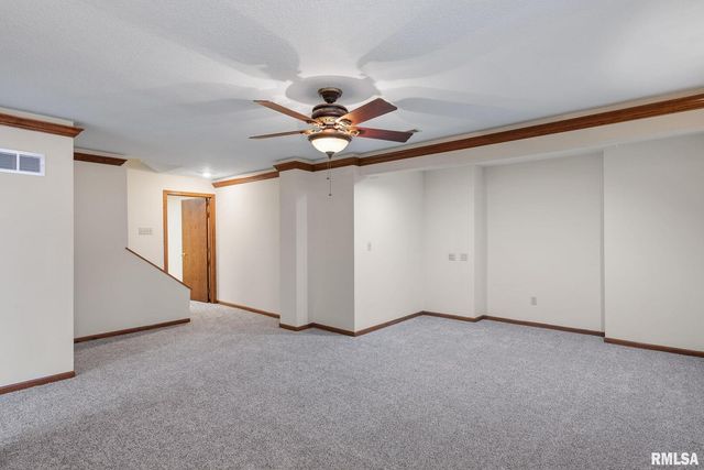 306 13TH Avenue, De Witt, IA 52742