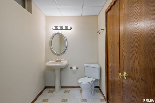 306 13TH Avenue, De Witt, IA 52742