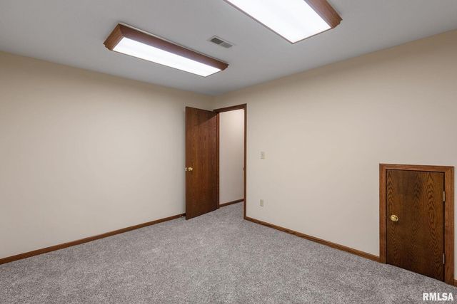 306 13TH Avenue, De Witt, IA 52742