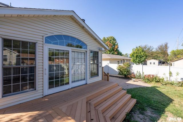 306 13TH Avenue, De Witt, IA 52742