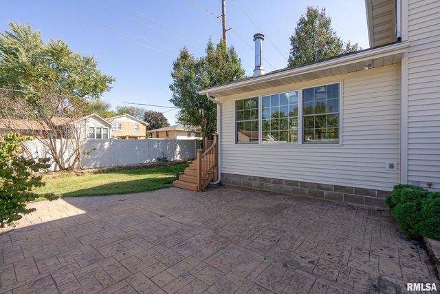 306 13TH Avenue, De Witt, IA 52742