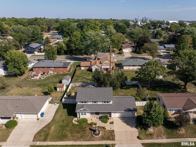 306 13TH Avenue, De Witt, IA 52742