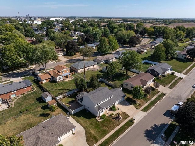 306 13TH Avenue, De Witt, IA 52742