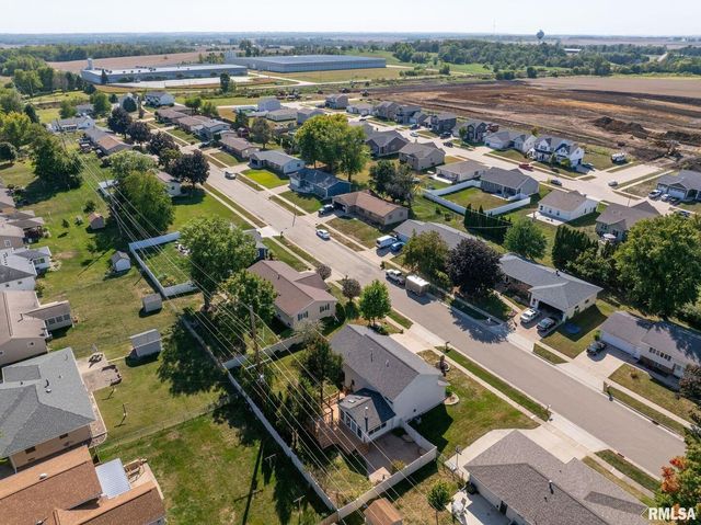 306 13TH Avenue, De Witt, IA 52742