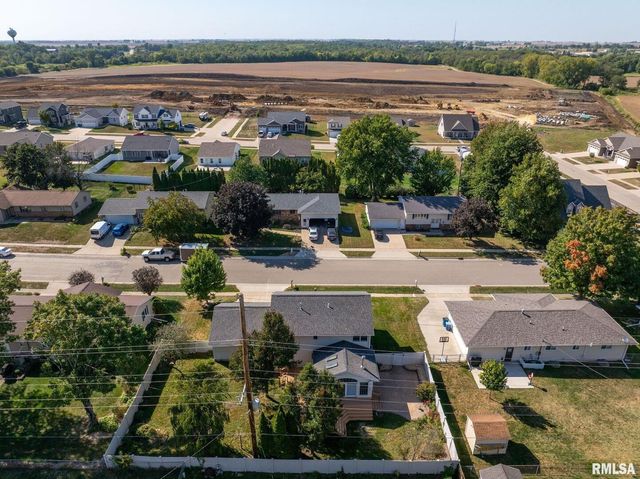 306 13TH Avenue, De Witt, IA 52742
