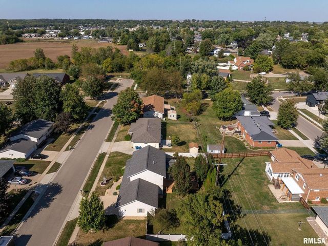 306 13TH Avenue, De Witt, IA 52742