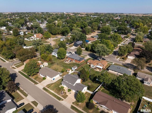 306 13TH Avenue, De Witt, IA 52742