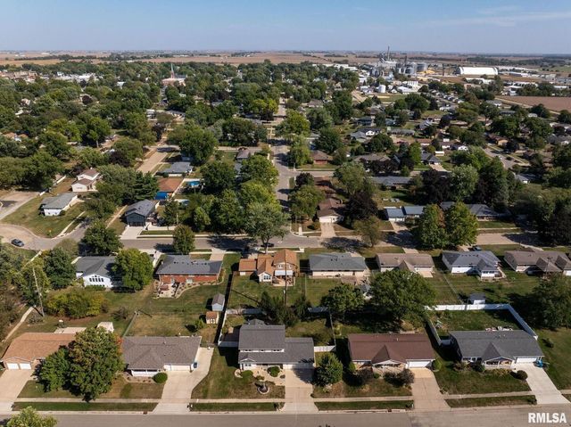 306 13TH Avenue, De Witt, IA 52742