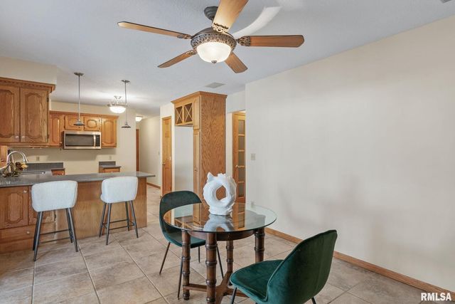 306 13TH Avenue, De Witt, IA 52742