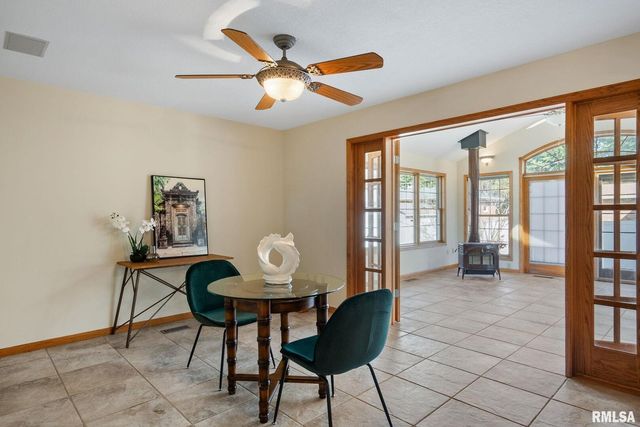 306 13TH Avenue, De Witt, IA 52742