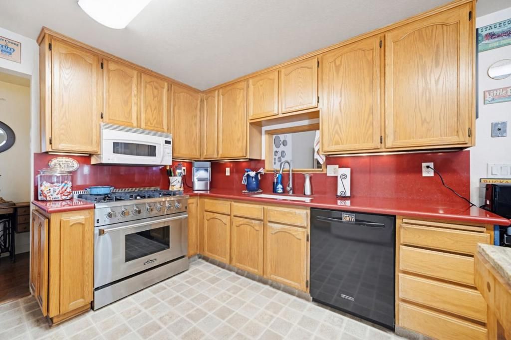 Image 12 of property listing at 805 Iverson Street, Salinas, CA 93901