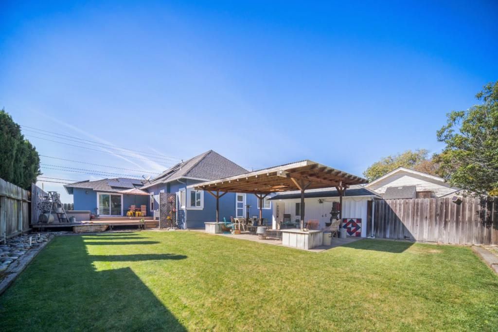Image 23 of property listing at 805 Iverson Street, Salinas, CA 93901