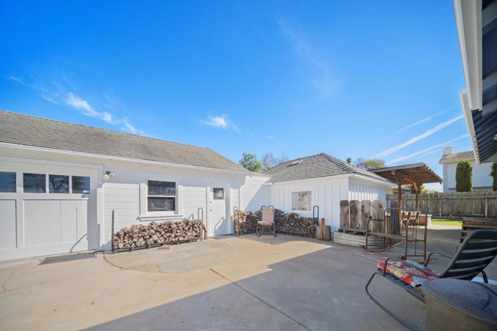 Image 32 of property listing at 805 Iverson Street, Salinas, CA 93901