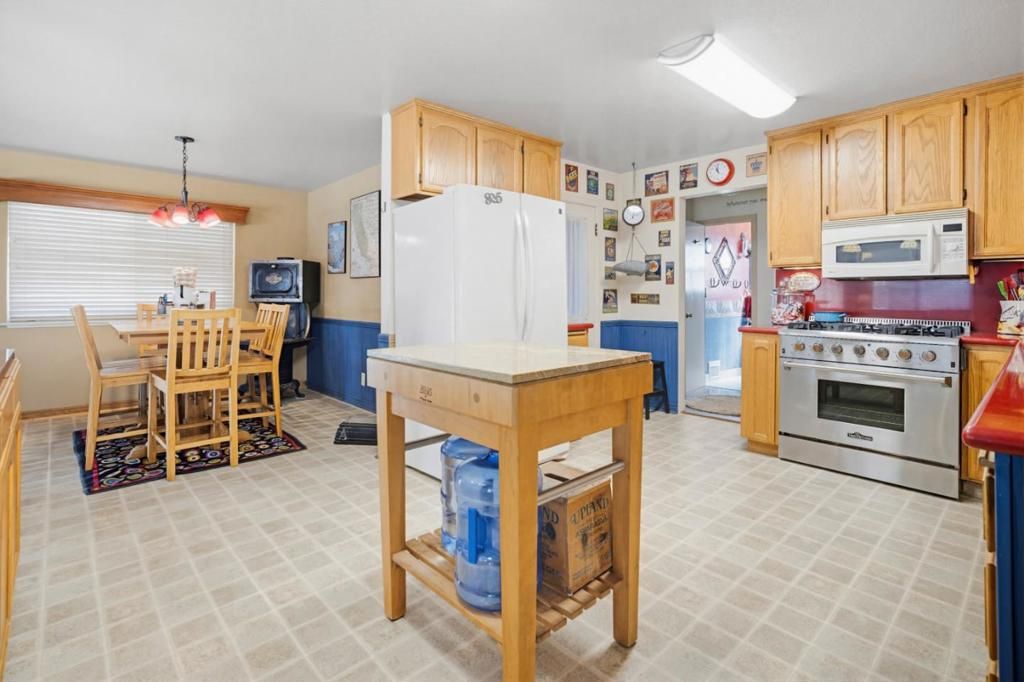 Image 7 of property listing at 805 Iverson Street, Salinas, CA 93901
